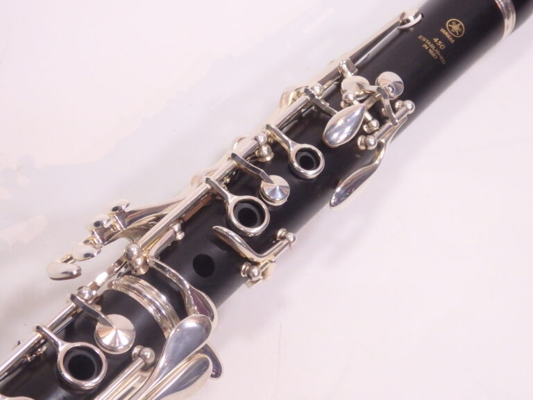 クラリネット本体とキイ（服部管楽器）